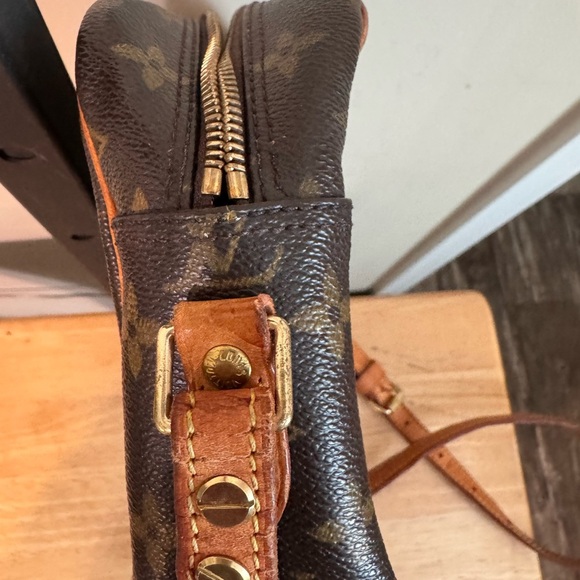 Louis Vuitton Trocadero 26 Monogram Brown Crossbody Bag - Picture 4 of 13